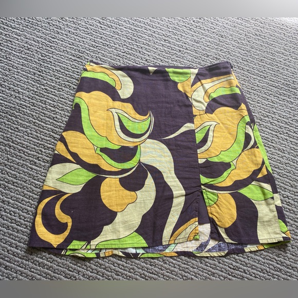 Urban Outfitters 70s style printed mini skirt - Picture 3 of 9